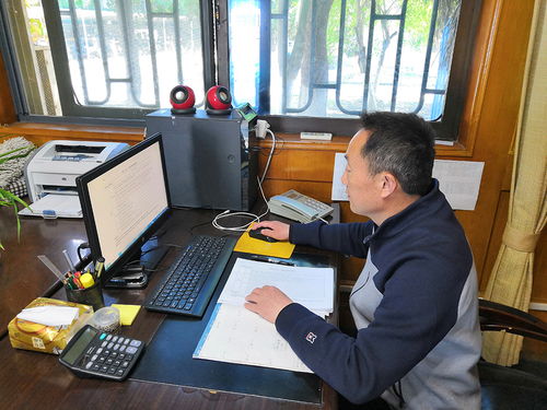 守護舌尖安全，筑牢疫情防線——飲食服務中心組織食品安全管理人員在線學習與測試紀實