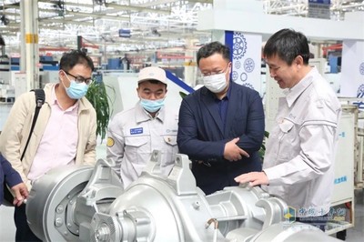 校企攜手 合作創(chuàng)優(yōu),解放傳動(dòng)事業(yè)部與吉大汽車工程學(xué)院舉行戰(zhàn)略合作簽約儀式